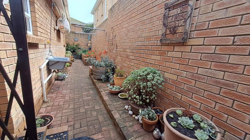 3 Bedroom Property for Sale in Stilbaai Wes Western Cape